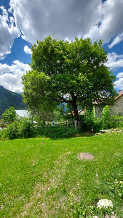 Chalet Serre Cambeou Piscine&Spa Saint-Chaffrey Exterior photo