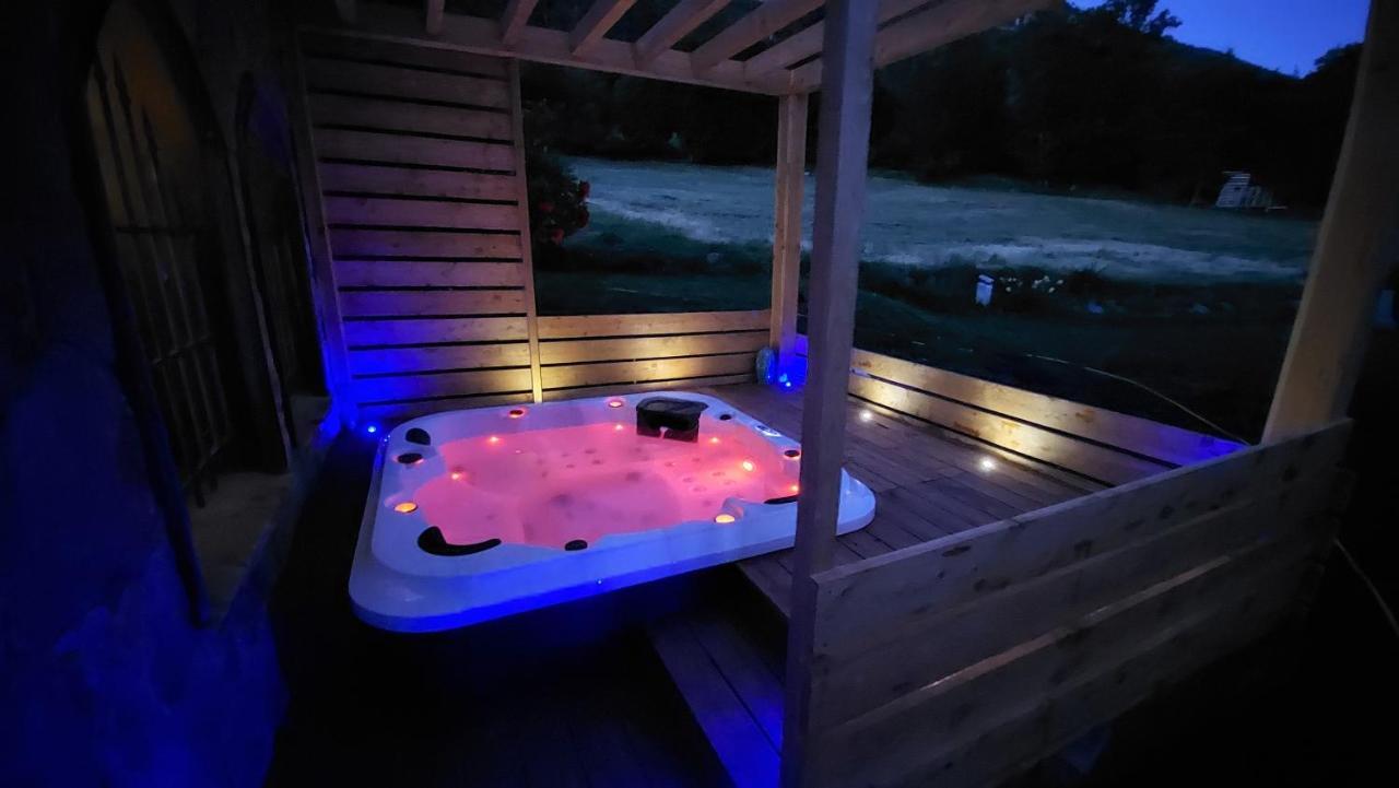 Chalet Serre Cambeou Piscine&Spa Saint-Chaffrey Exterior photo
