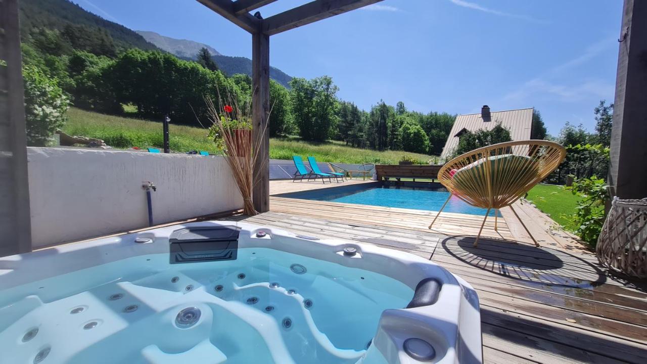 Chalet Serre Cambeou Piscine&Spa Saint-Chaffrey Exterior photo