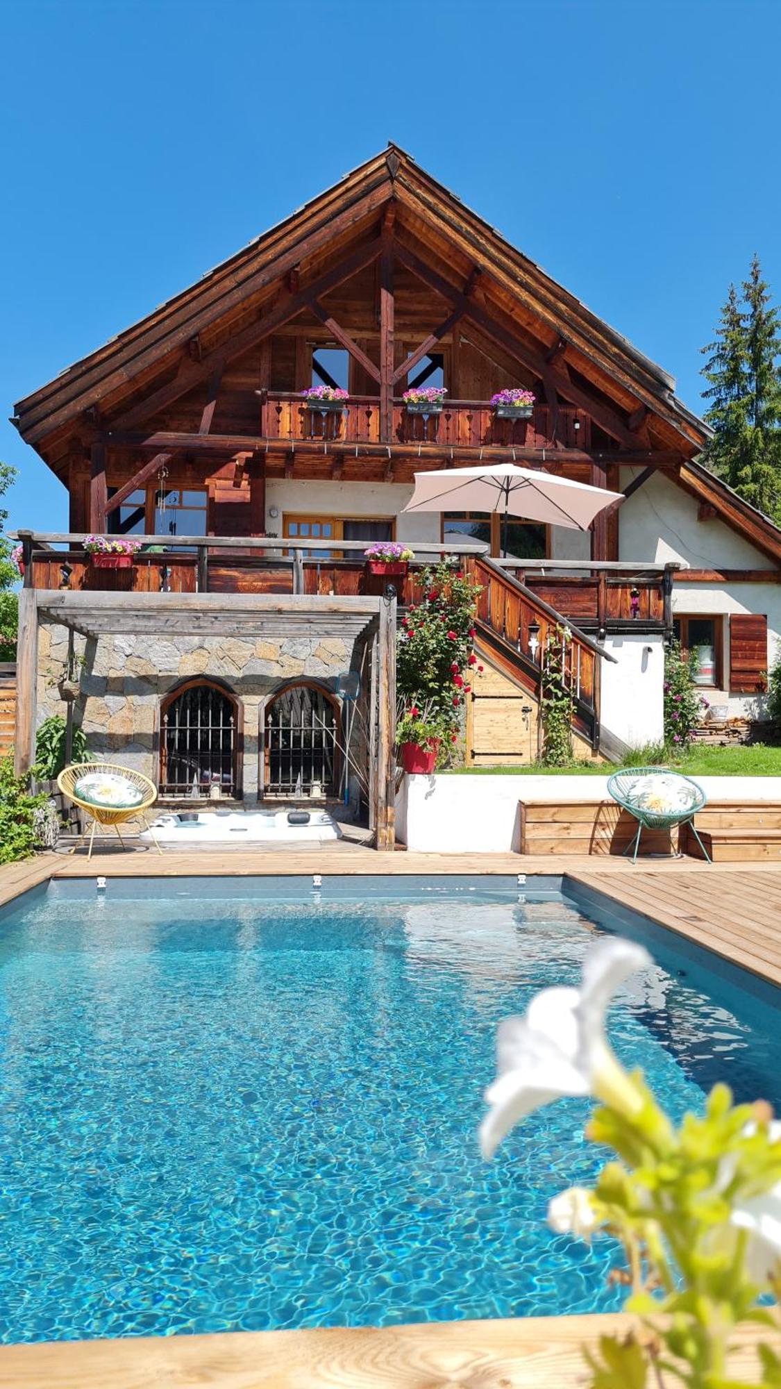 Chalet Serre Cambeou Piscine&Spa Saint-Chaffrey Exterior photo